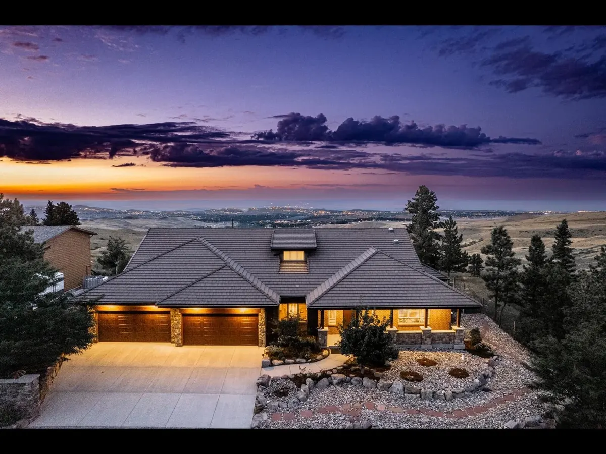 A Casper listing, professionally photographed